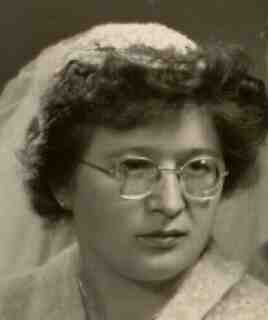 Anna STRA�AY