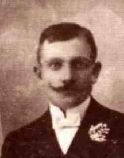 R�bert SZTR�NYAI